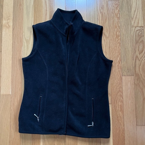 Bundle of 4 fleece vests - Picture 7 of 9
